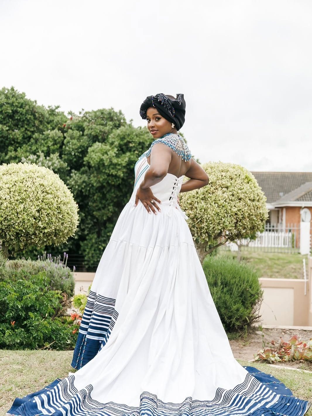 Elegance Heritage Beaded Gown – White & Navy Blue thumbnail 2