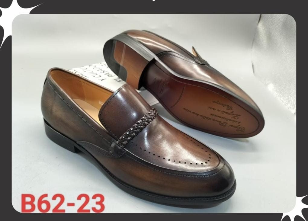 Men's exclusive Shoes Brown leather penny loafers 