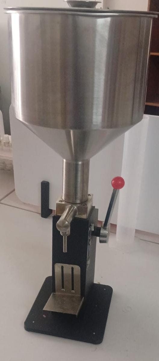 Filling Machine (tabletop hand-operated machine small volume of liquids)